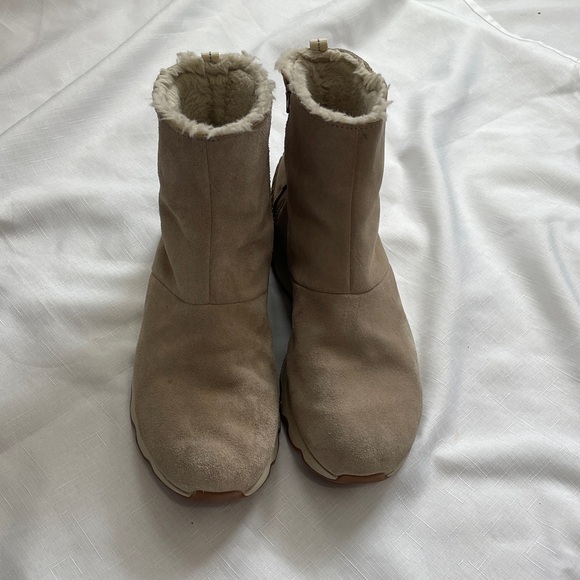 Sorel Tan Ankle Boots with Fur Lining - Picture 4 of 4